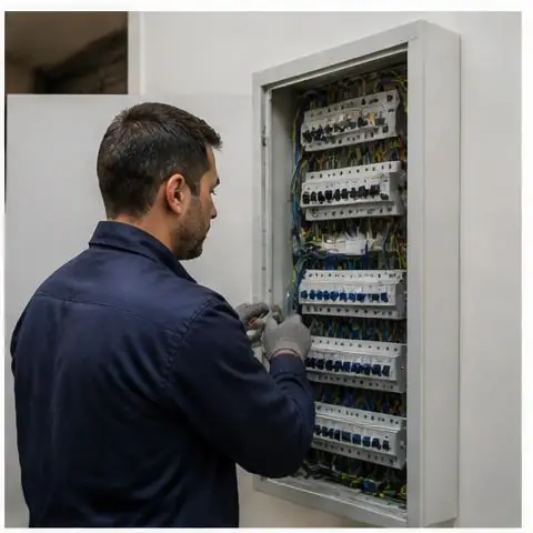 Esenyurt Mevlana Mahallesi elektrikçi ekibinin esenyurt Mevlana Mahallesi adreslerinde apartman kolon hattı için yerinde çalışması