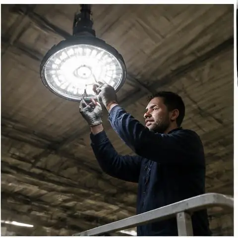 Büyükçekmece Çakmaklı Mahallesi elektrikçi ekibinin motor besleme hatları ve termik koruma ayarları için yerinde çalışması