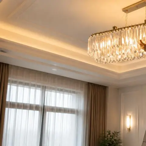 Silivri Fener Mahallesi elektrikçi ekibinin sezon açılışında izolasyon ölçümü ve röle testi için yerinde çalışması