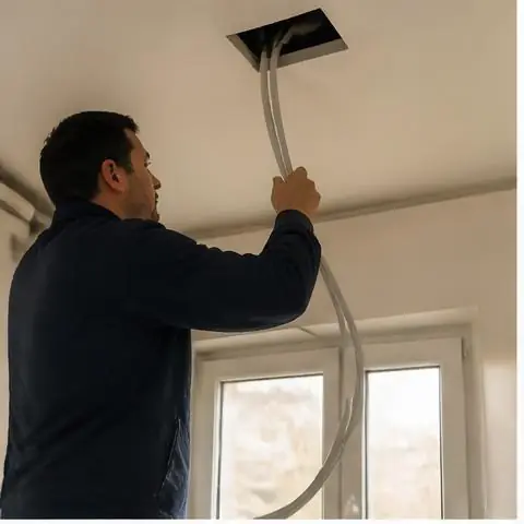 Esenyurt Saadetdere Mahallesi elektrikçi ekibinin saadetdere Mahallesi çevresinde üç fazlı hat yenileme için yerinde çalışması