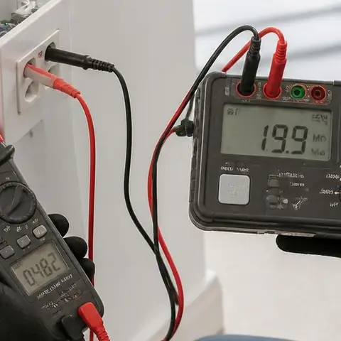 Silivri Büyük Çavuşlu Mahallesi elektrikçi ekibinin tarımsal sulama pompası ve üç fazlı motor beslemesi için yerinde çalışması