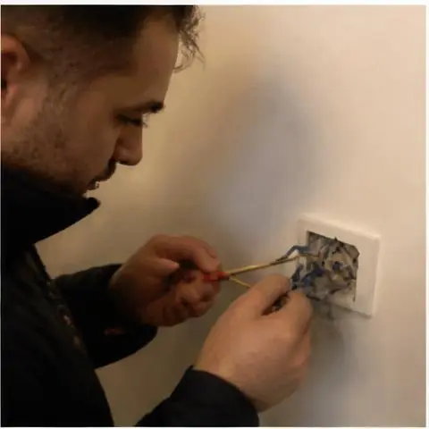 Bahçeşehir Boğazköy elektrikçi ekibinin yetersiz kesitli, yıpranmış sıva altı hatlar için yerinde çalışması