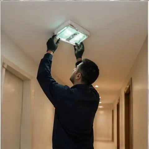 Büyükçekmece Alkent 2000 Mahallesi elektrikçi ekibinin havuz, sulama ve otopark panolarında topraklama kontrolü için yerinde çalışması