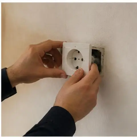 Esenyurt Süleymaniye Mahallesi elektrikçi ekibinin süleymaniye Mahallesi'nde site ortak alan elektriği için yerinde çalışması