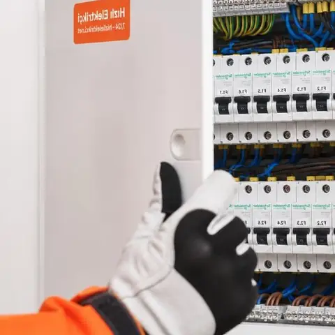 Silivri Beyciler Mahallesi elektrikçi ekibinin pompa panosunda termik açma ve kontaktör kontağı arızaları için yerinde çalışması
