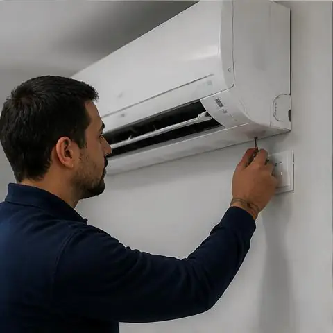 Avcılar Cihangir Mahallesi elektrikçi ekibinin zemin kat iş yerlerinde vitrin ve tabela aydınlatması besleme sorunları için yerinde çalışması