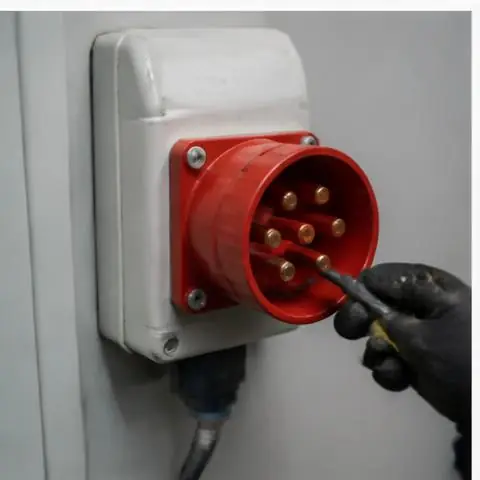 Esenyurt Aşık Veysel Mahallesi elektrikçi ekibinin aşık Veysel Mahallesi çevresinde apartman merdiven otomatiği için yerinde çalışması