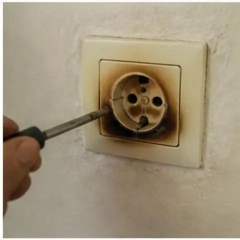 Büyükçekmece Tepekent elektrikçi ekibinin bloklar arası besleme hatlarında bakım eksiği için yerinde çalışması