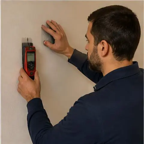 Avcılar Denizköşkler Mahallesi elektrikçi ekibinin eski binalarda topraklama hattı eksikliği için yerinde çalışması