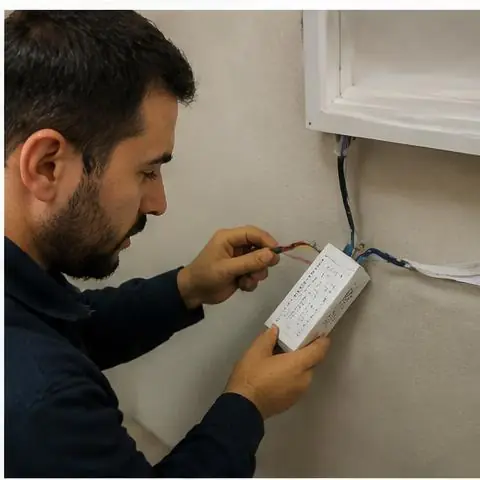 Esenyurt Şehitler Mahallesi elektrikçi ekibinin esenyurt Şehitler Mahallesi adreslerinde daire kısa devre arızası için yerinde çalışması
