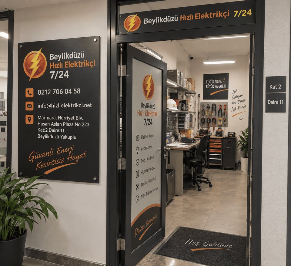 Beylikdüzü Hızlı Elektrikçi 7/24 — Beylikdüzü bölgesine 7/24 elektrik servisi veren gerçek iş yerimiz Beylikdüzü Elektrikçi — Beylikdüzü Hızlı Elektrikçi 7/24 tabelalı gerçek iş yeri: Hasan Aslan Plaza Kat 2 Daire 11'deki tabelalı iş yerimizin açık kapısı ve içeride görünen çalışma tezgâhımız